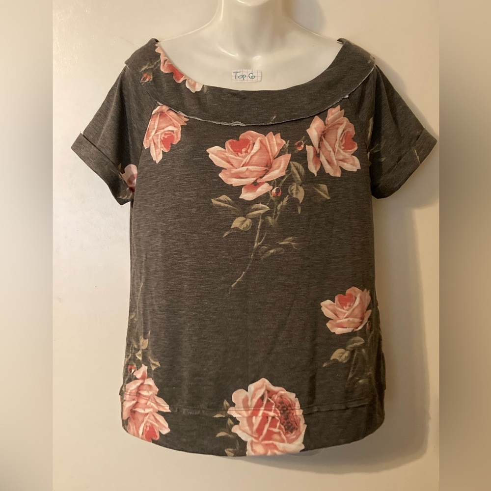 NWT Maurice’s grey blouse top with pink roses size medium floral NEW